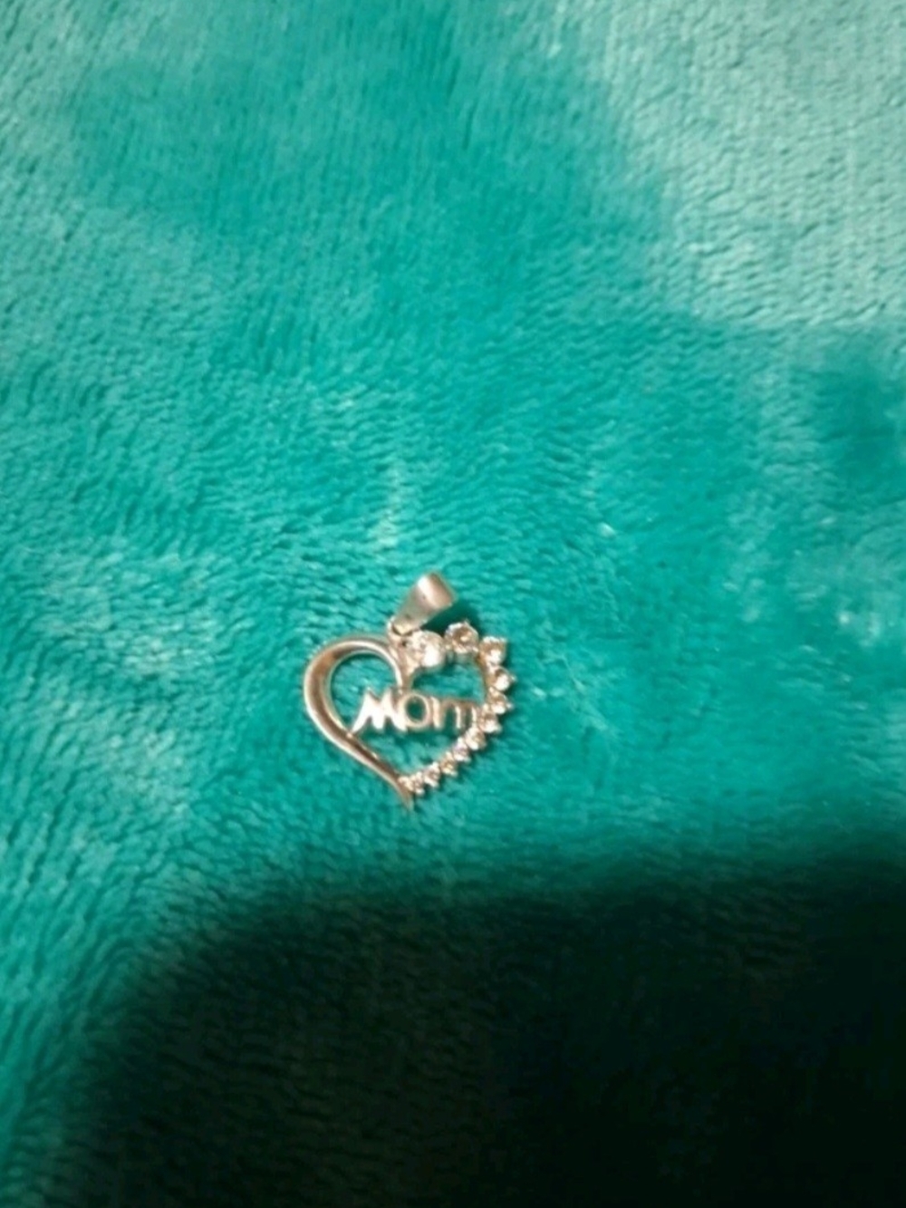 Mom Heart Pendant Necklace in Silver
